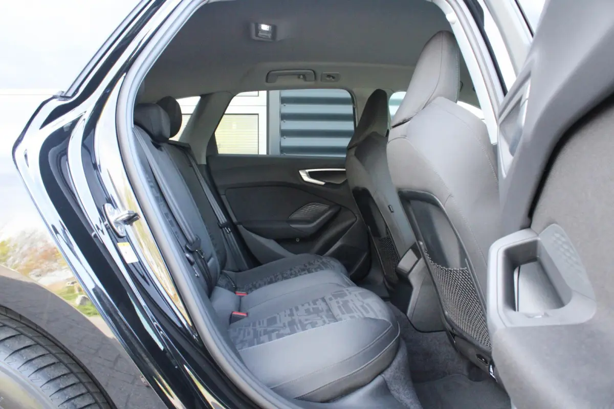 40 TFSI 204pk quattro Advanced Edition | Trekhaak | Stoelverwarming | Elek. Verst. Stoelen | Achteruitrijcamera | Privacy Glas | Apple Carplay & Android Auto