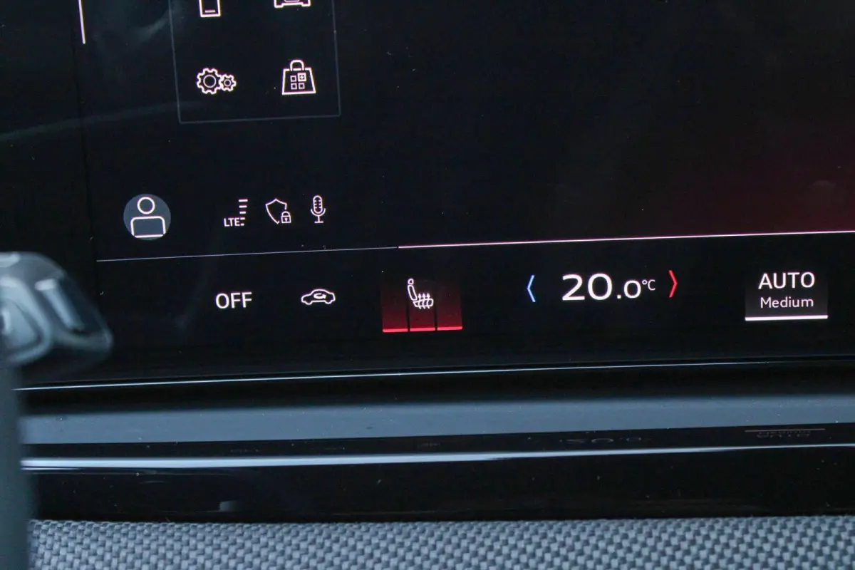40 TFSI 204pk quattro Advanced Edition | Trekhaak | Stoelverwarming | Elek. Verst. Stoelen | Achteruitrijcamera | Privacy Glas | Apple Carplay & Android Auto