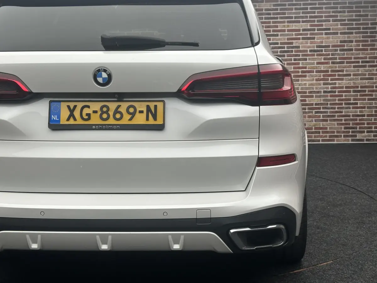 xDrive40i High Executive Pano| Harman Kardon| 360 camera