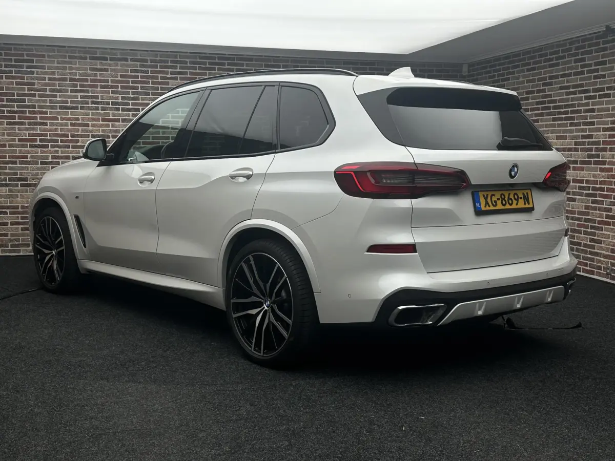 xDrive40i High Executive Pano| Harman Kardon| 360 camera