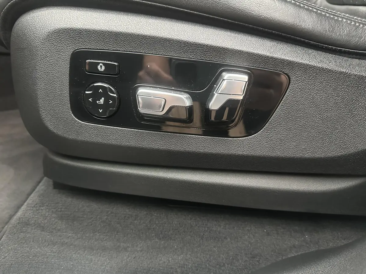 xDrive40i High Executive Pano| Harman Kardon| 360 camera