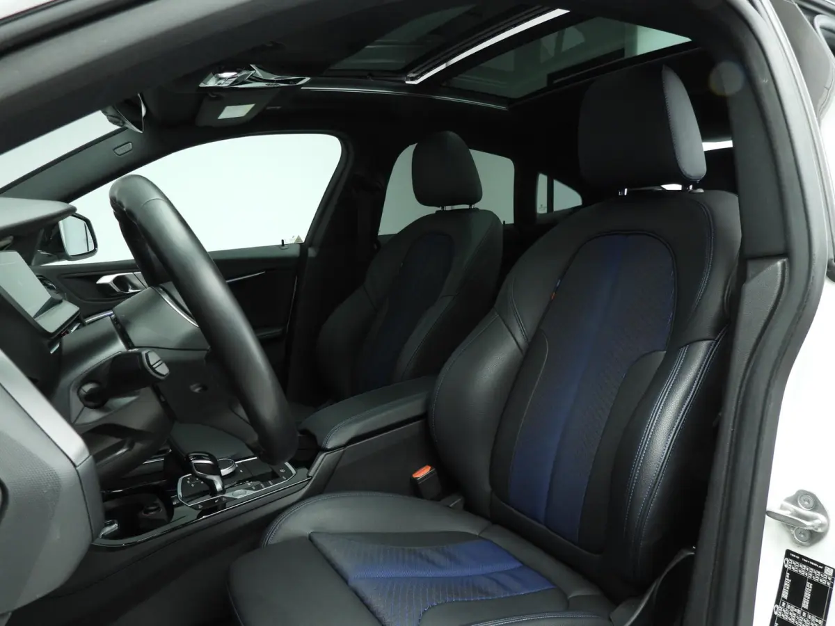 218i | M-Sportpakket | LED | HUD | Panoramadak | Stoelverwarming | DAB | Hifi speakers | Alu 18 inch