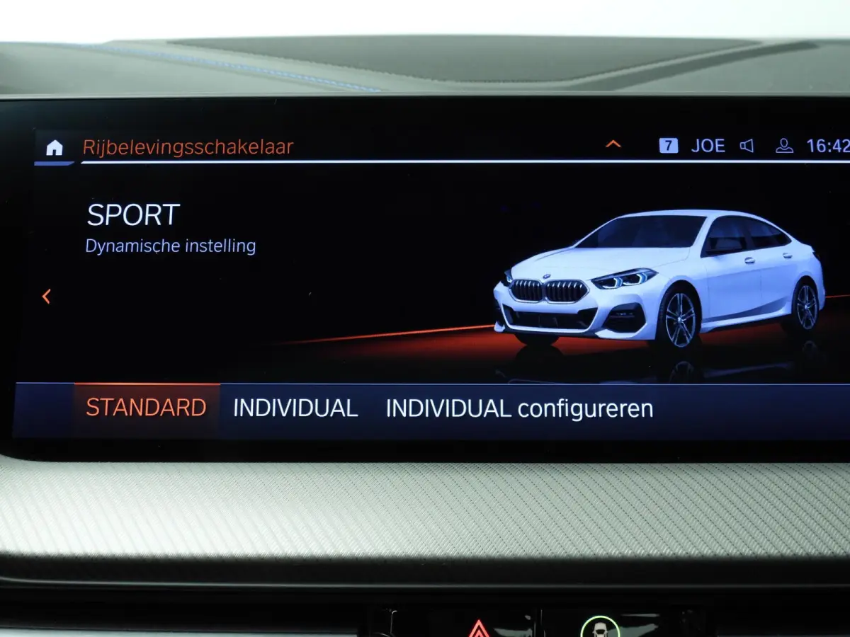 218i | M-Sportpakket | LED | HUD | Panoramadak | Stoelverwarming | DAB | Hifi speakers | Alu 18 inch