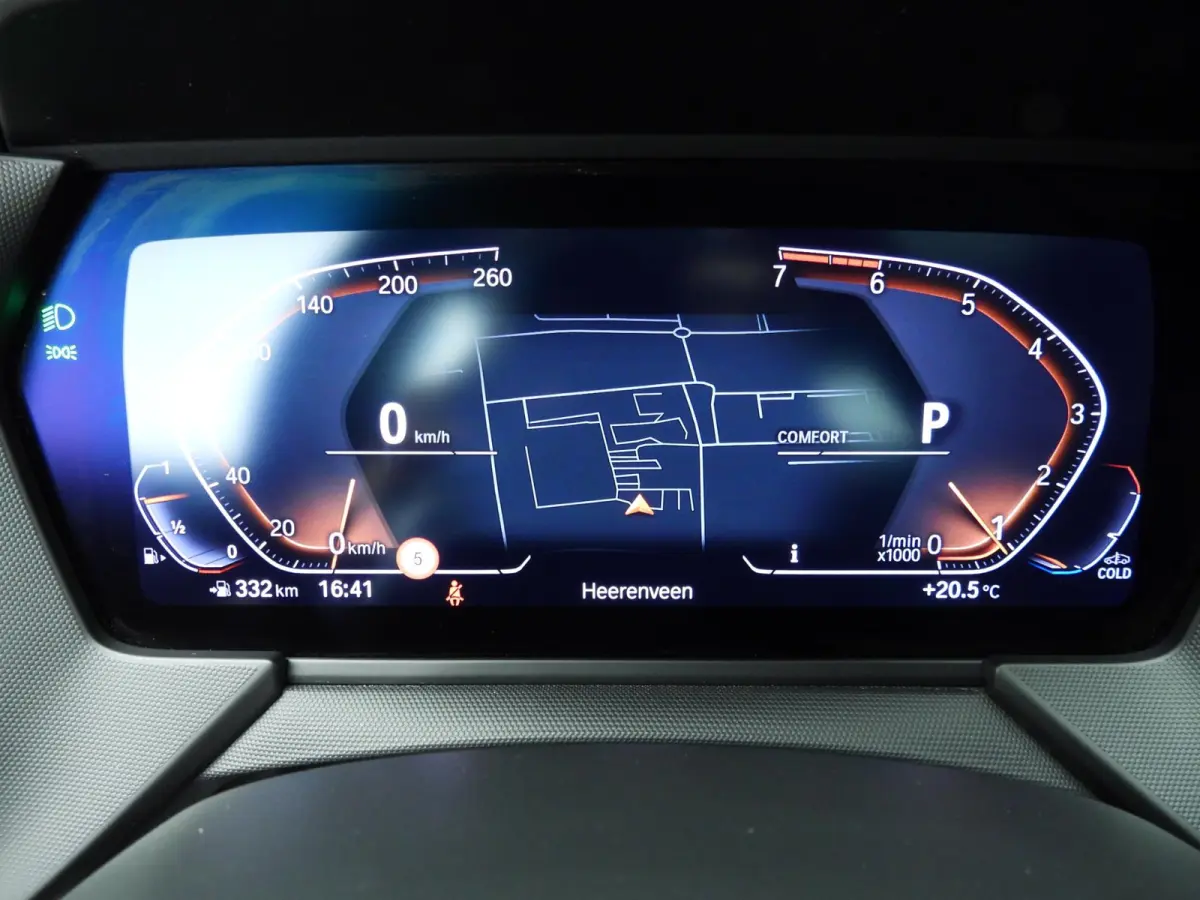 218i | M-Sportpakket | LED | HUD | Panoramadak | Stoelverwarming | DAB | Hifi speakers | Alu 18 inch