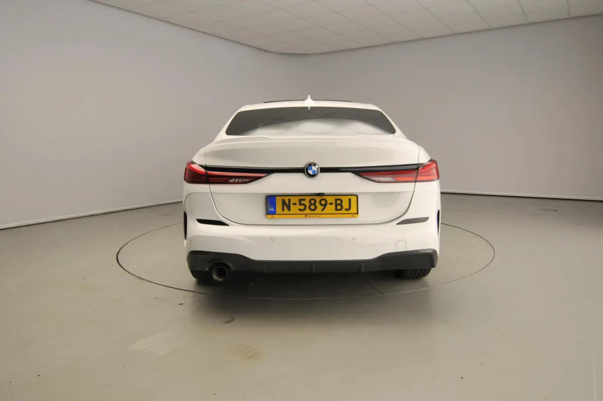 218i | M-Sportpakket | LED | HUD | Panoramadak | Stoelverwarming | DAB | Hifi speakers | Alu 18 inch