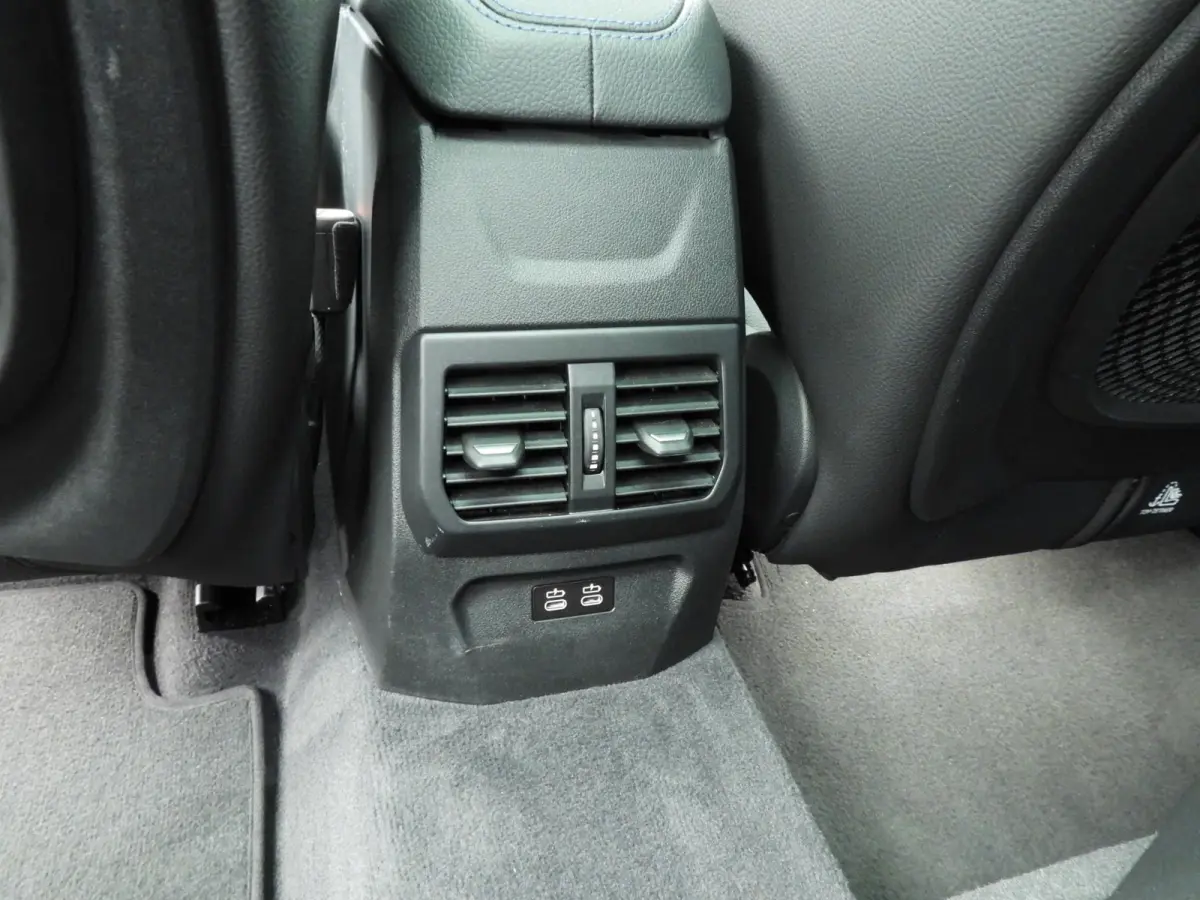218i | M-Sportpakket | LED | HUD | Panoramadak | Stoelverwarming | DAB | Hifi speakers | Alu 18 inch