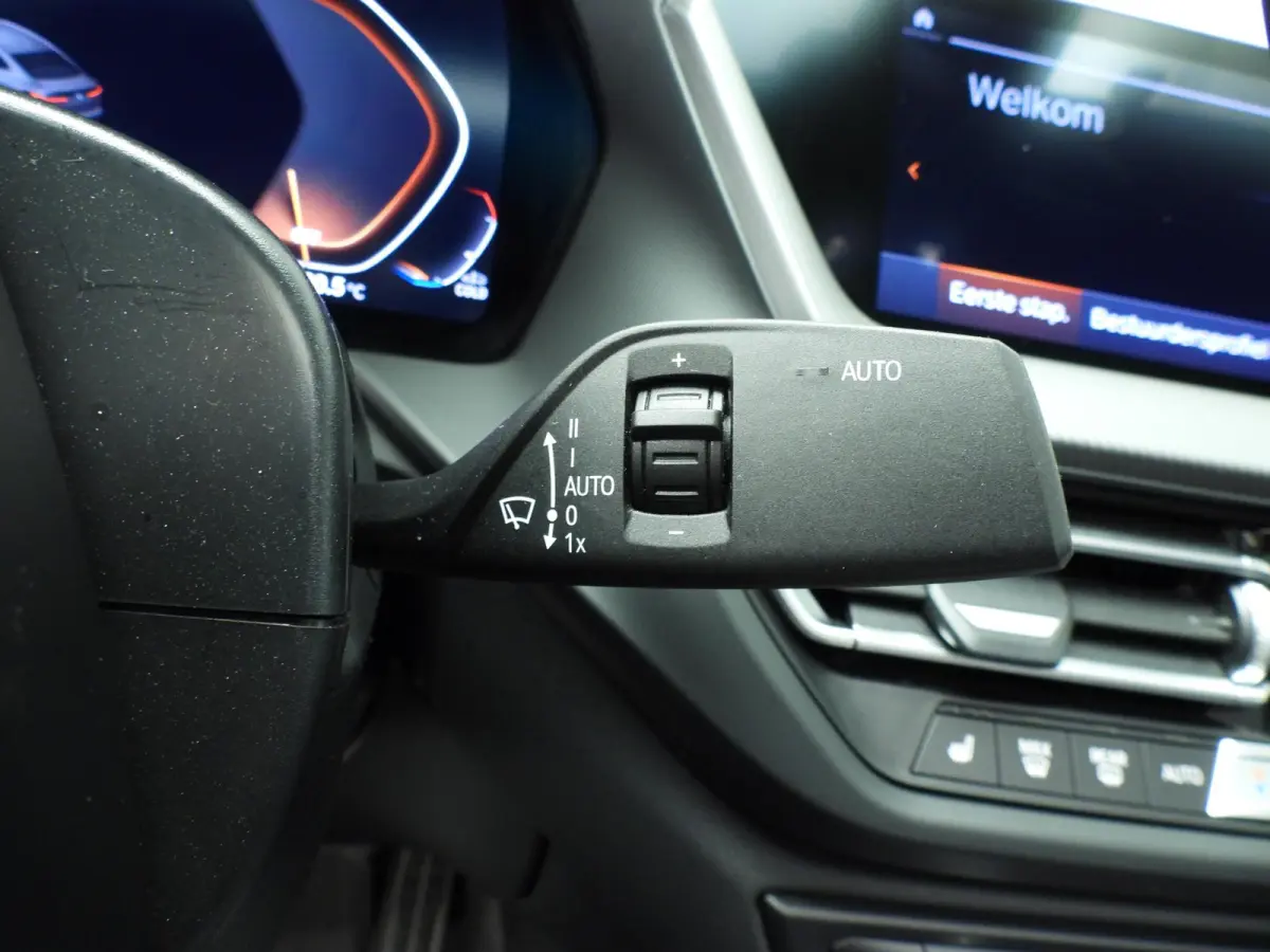 218i | M-Sportpakket | LED | HUD | Panoramadak | Stoelverwarming | DAB | Hifi speakers | Alu 18 inch