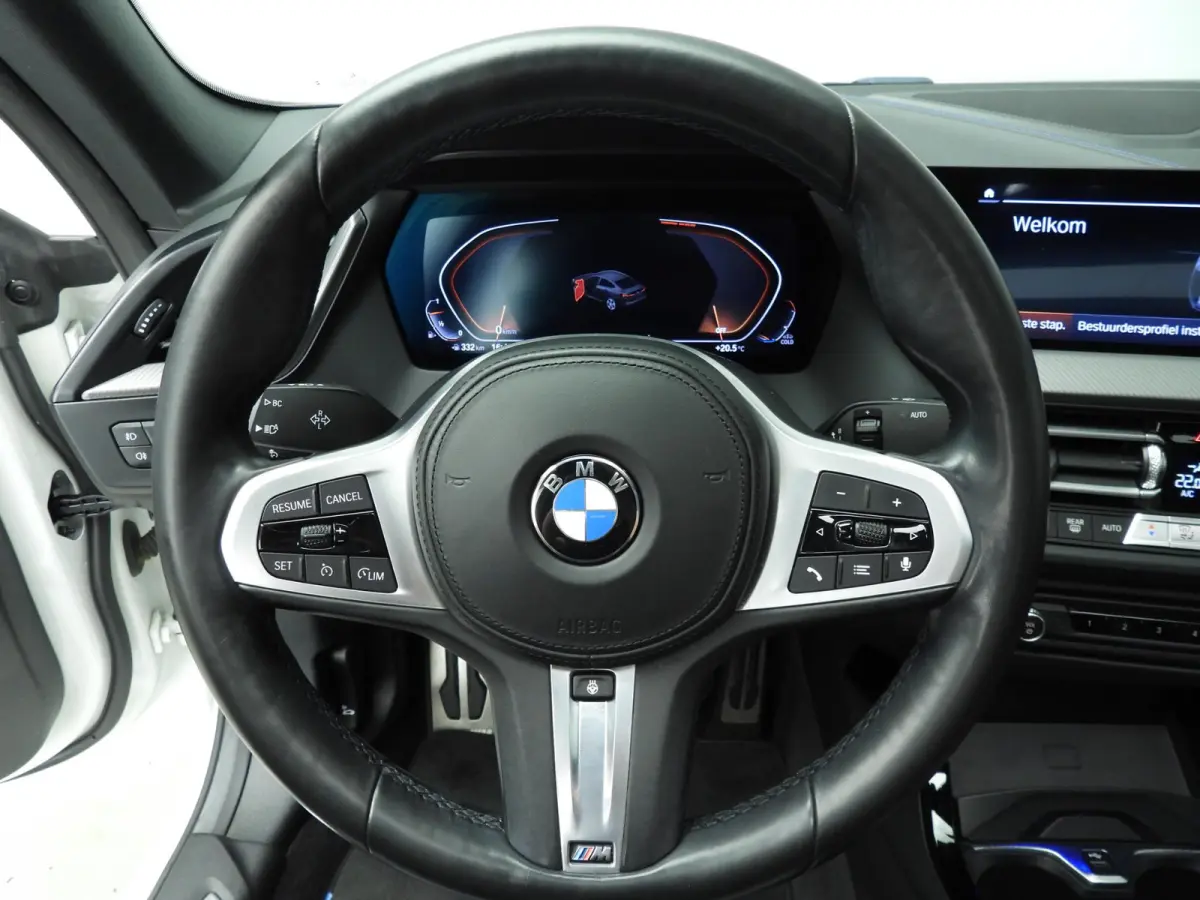 218i | M-Sportpakket | LED | HUD | Panoramadak | Stoelverwarming | DAB | Hifi speakers | Alu 18 inch
