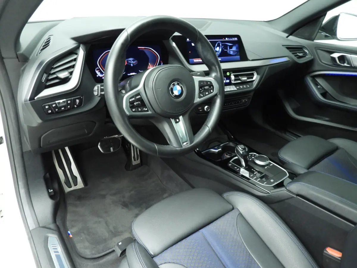 218i | M-Sportpakket | LED | HUD | Panoramadak | Stoelverwarming | DAB | Hifi speakers | Alu 18 inch