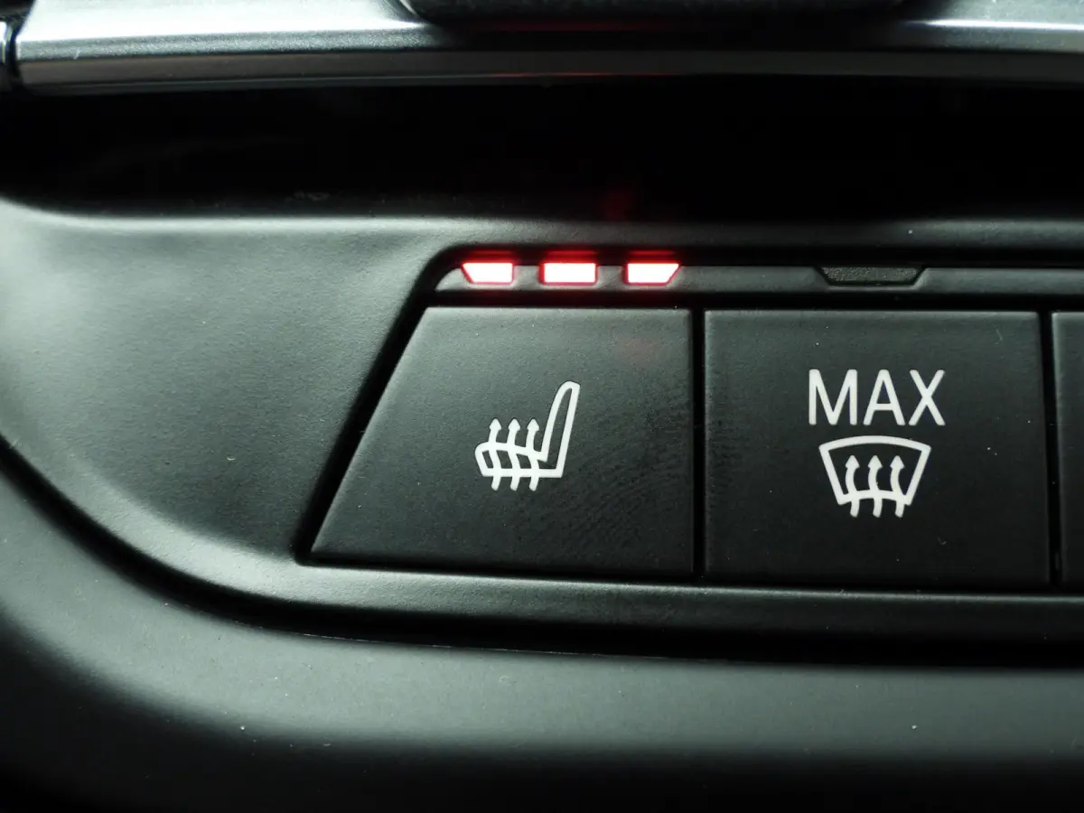 218i | M-Sportpakket | LED | HUD | Panoramadak | Stoelverwarming | DAB | Hifi speakers | Alu 18 inch