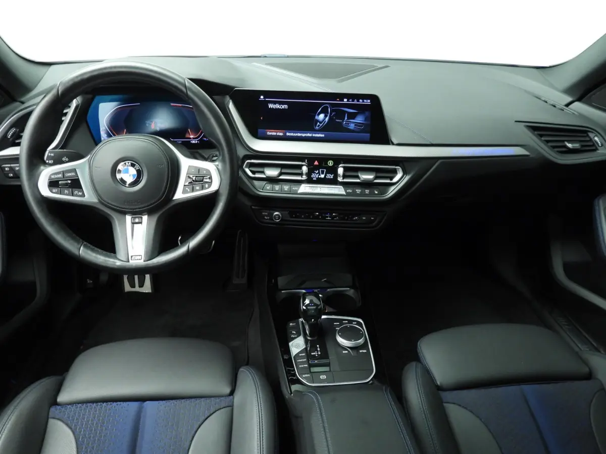 218i | M-Sportpakket | LED | HUD | Panoramadak | Stoelverwarming | DAB | Hifi speakers | Alu 18 inch