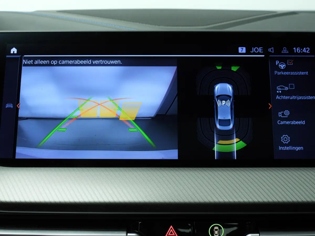 218i | M-Sportpakket | LED | HUD | Panoramadak | Stoelverwarming | DAB | Hifi speakers | Alu 18 inch