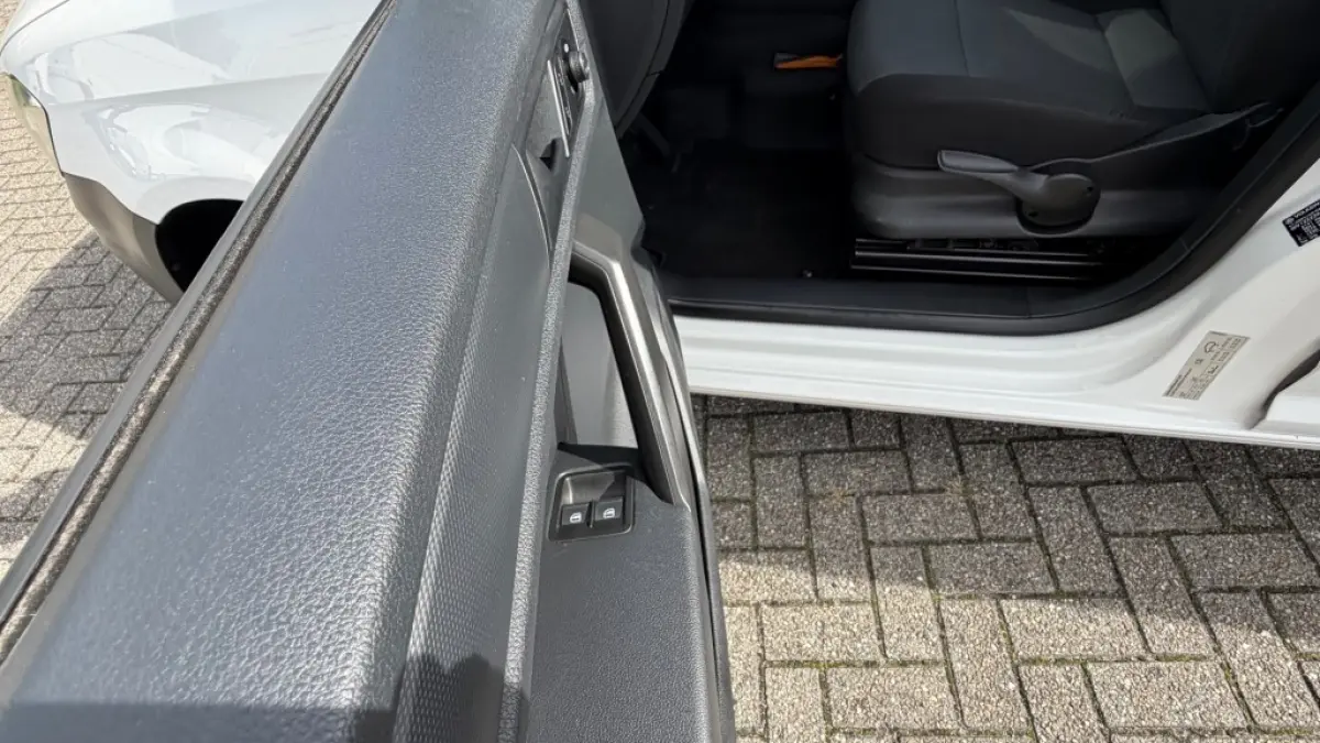 2.0 TDI 75KW 102PK EURO 6 AIRCO/ DUBBELE SCHUIFDEUR/ BEDRIJFSWAGENINRICHTING/ 100% DEALERONDERHOUDEN