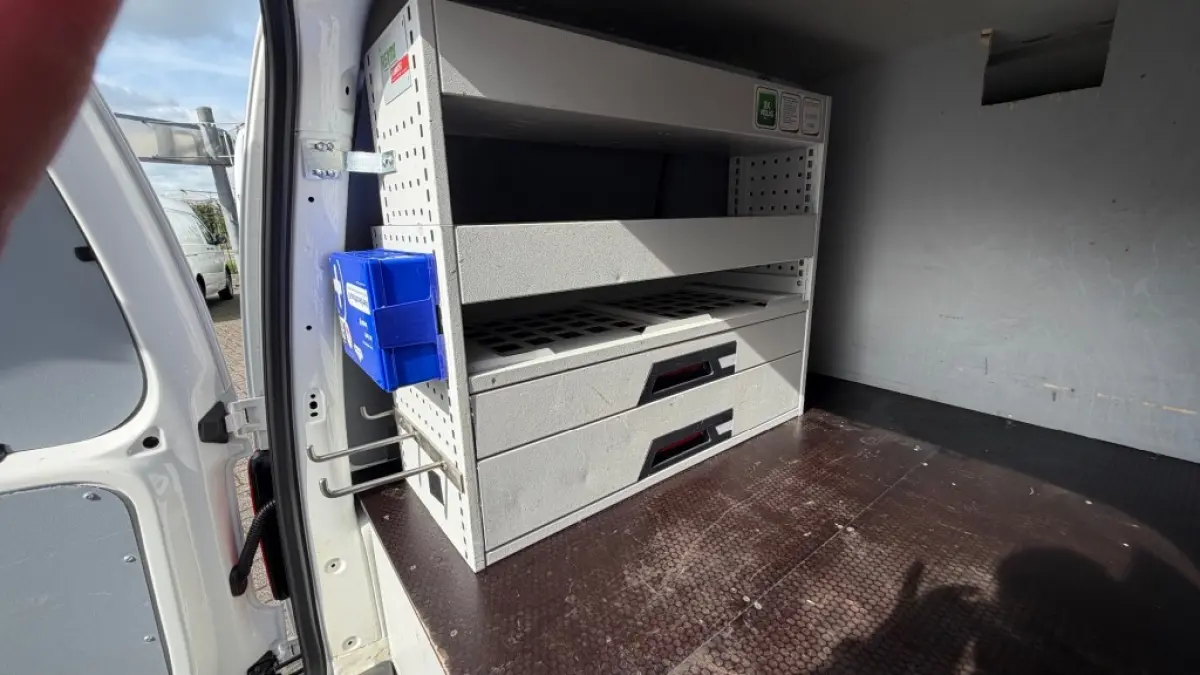 2.0 TDI 75KW 102PK EURO 6 AIRCO/ DUBBELE SCHUIFDEUR/ BEDRIJFSWAGENINRICHTING/ 100% DEALERONDERHOUDEN