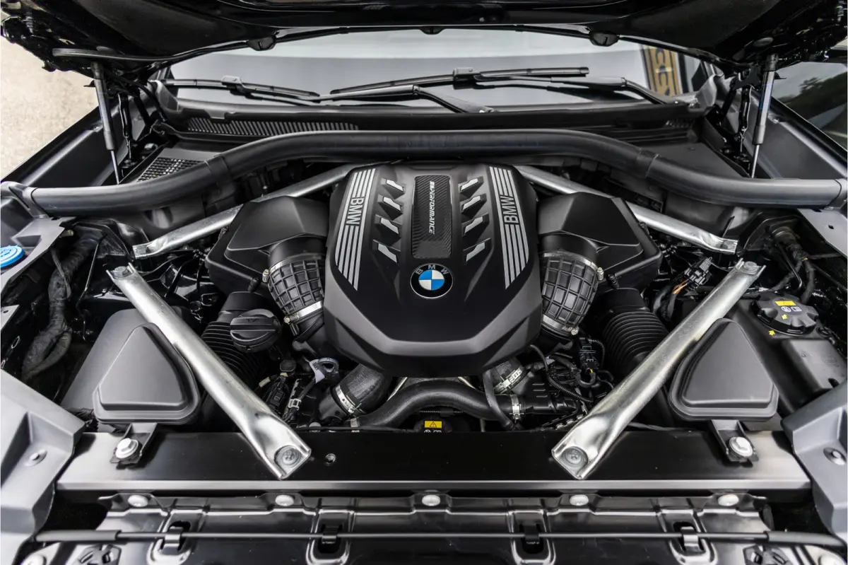 M50i High Executive Dealer onderhouden