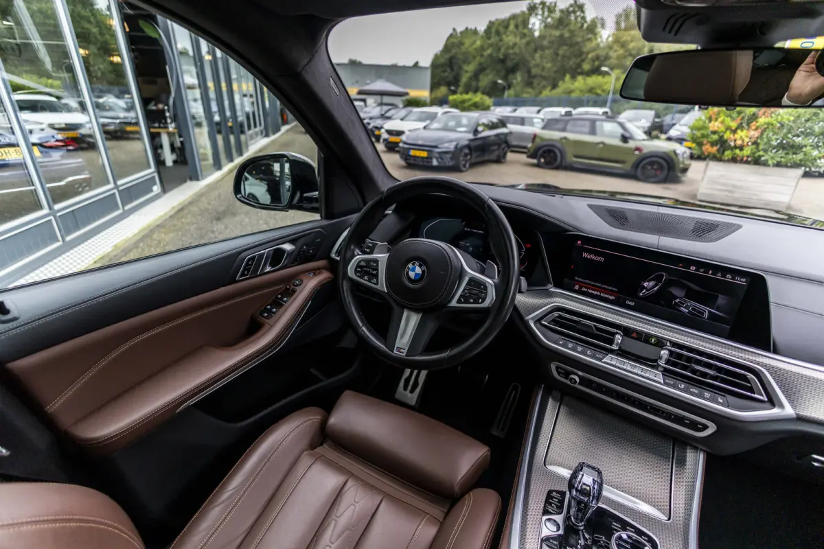M50i High Executive Dealer onderhouden