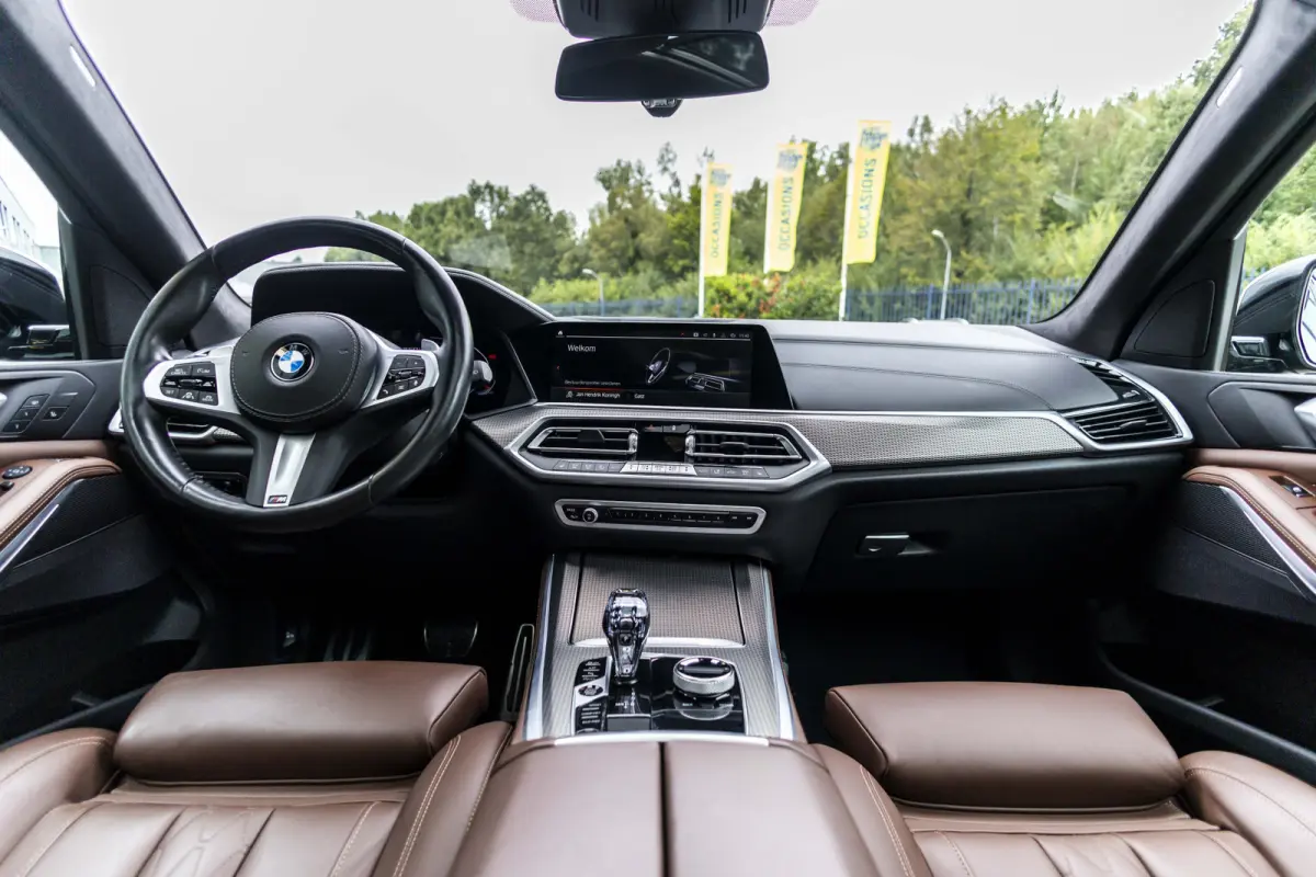 M50i High Executive Dealer onderhouden