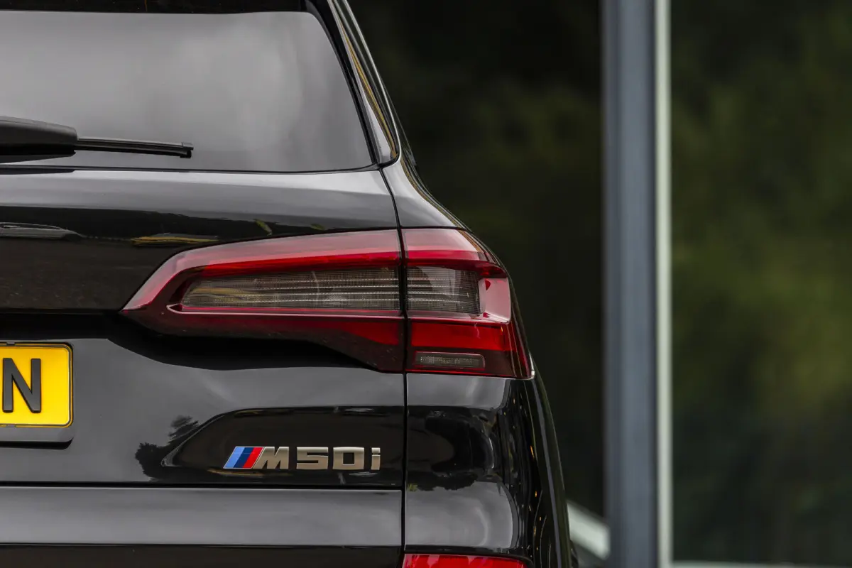 M50i High Executive Dealer onderhouden