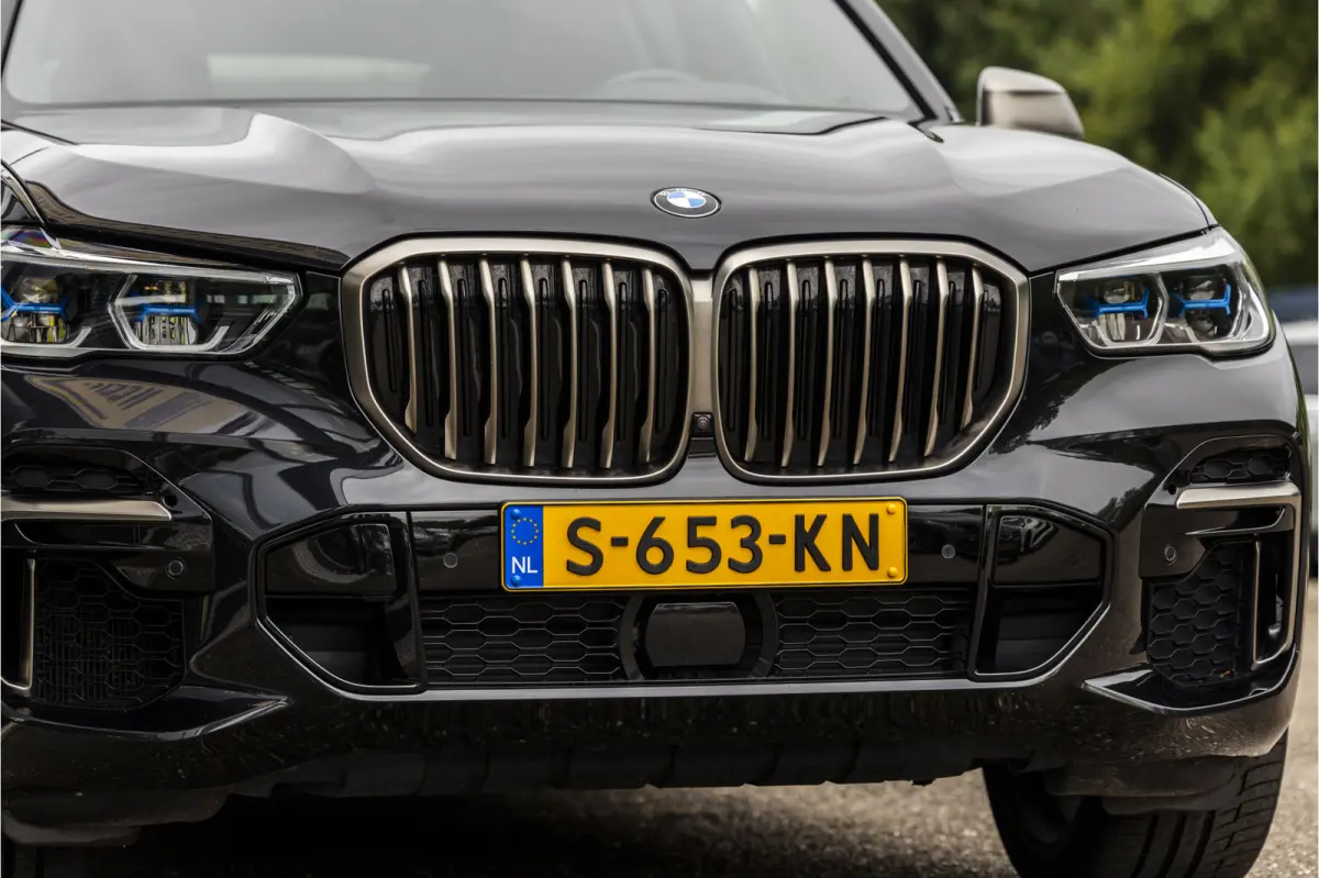 M50i High Executive Dealer onderhouden