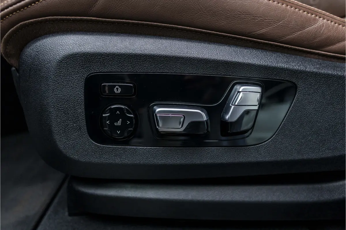 M50i High Executive Dealer onderhouden