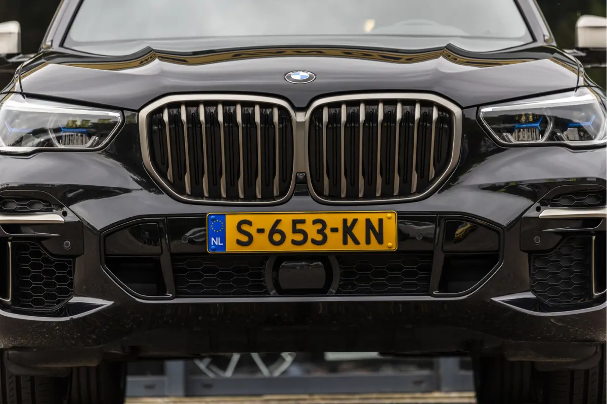 M50i High Executive Dealer onderhouden