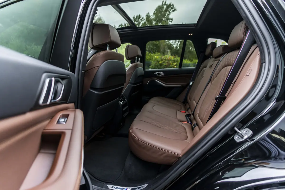 M50i High Executive Dealer onderhouden