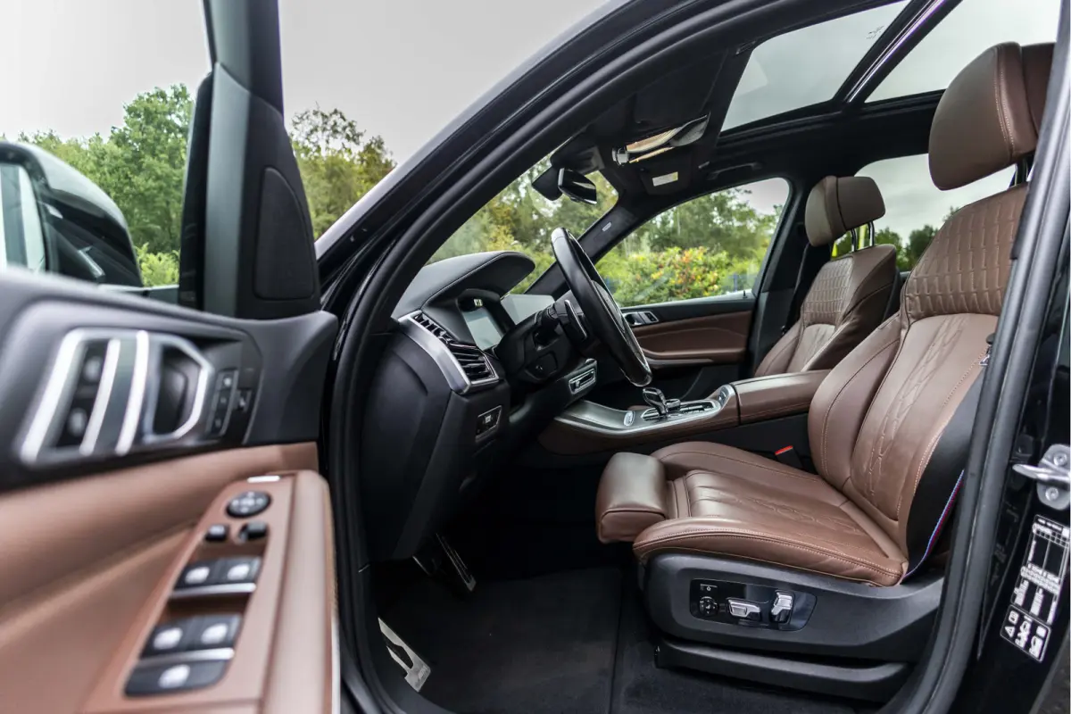 M50i High Executive Dealer onderhouden