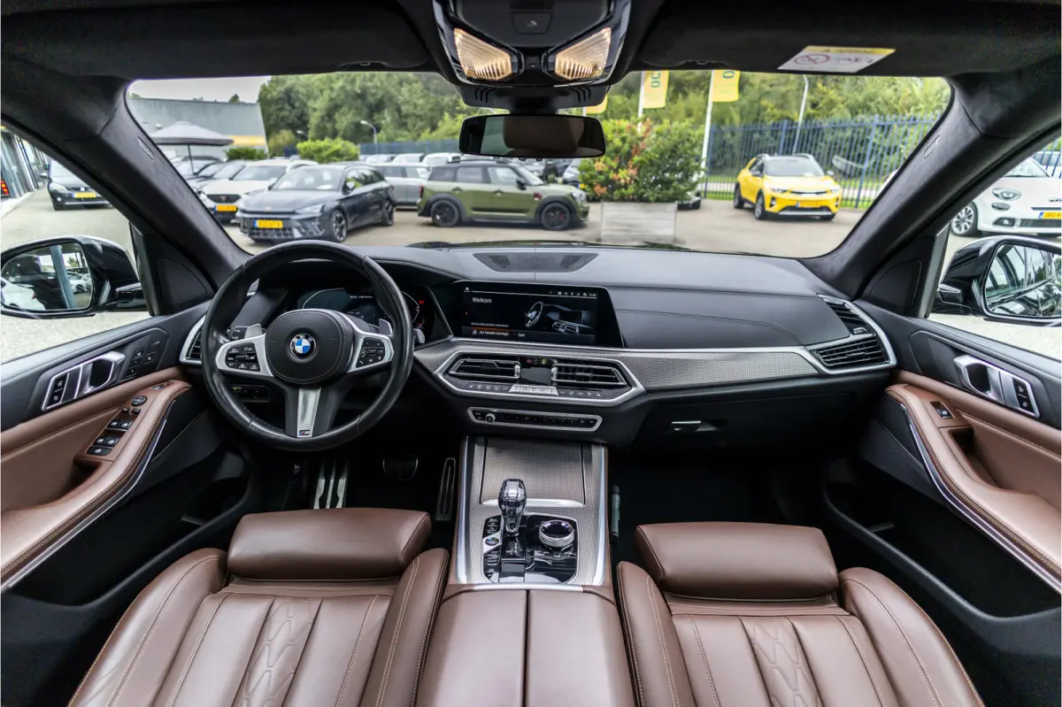 M50i High Executive Dealer onderhouden