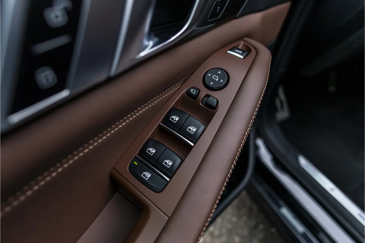 M50i High Executive Dealer onderhouden