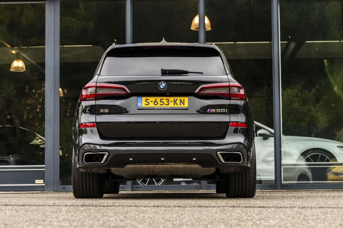 M50i High Executive Dealer onderhouden