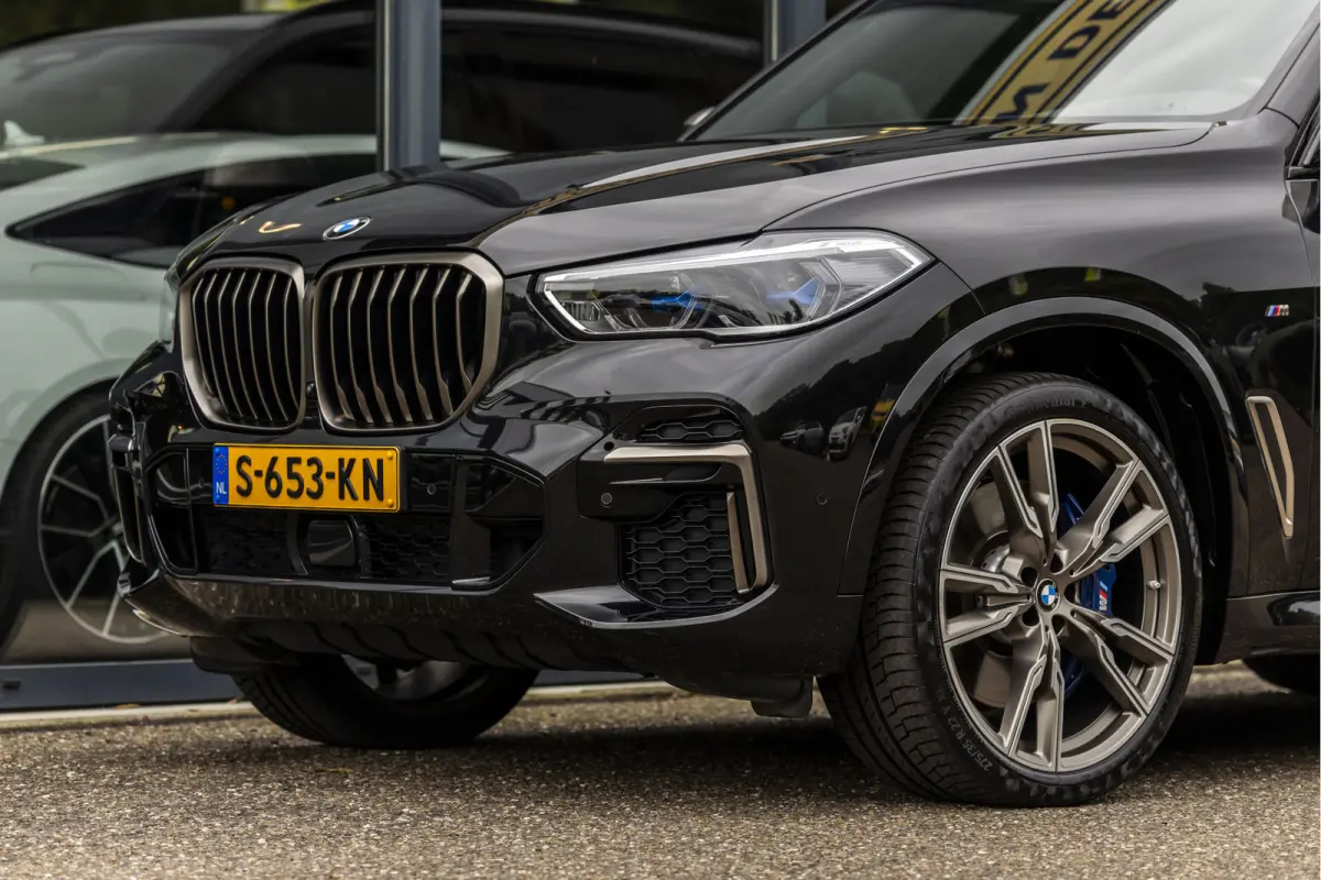M50i High Executive Dealer onderhouden