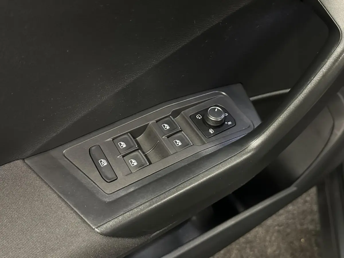 1.5 TSI R Line NAVI CAMERA PANO TREKHAAK CARPLAY ECC ADAPTIEF CRUISE.