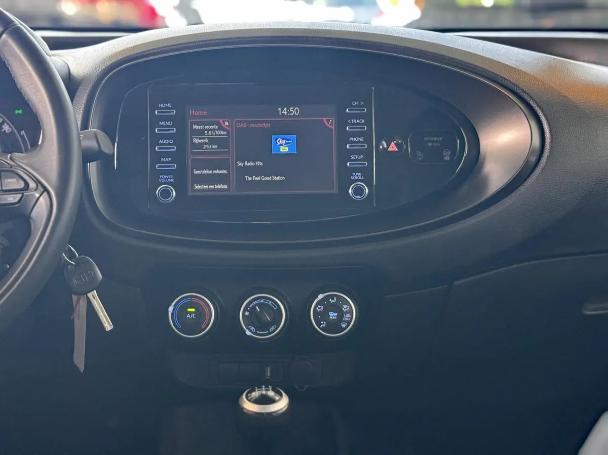 1.0 VVT-i MT Play Camera|CarPlay|Adapt.Cruise|