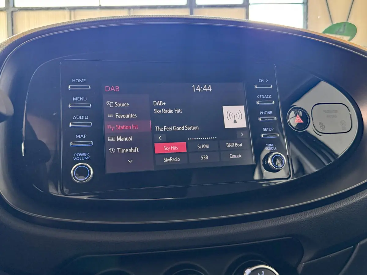 1.0 VVT-i MT Play Camera|CarPlay|Adapt.Cruise|