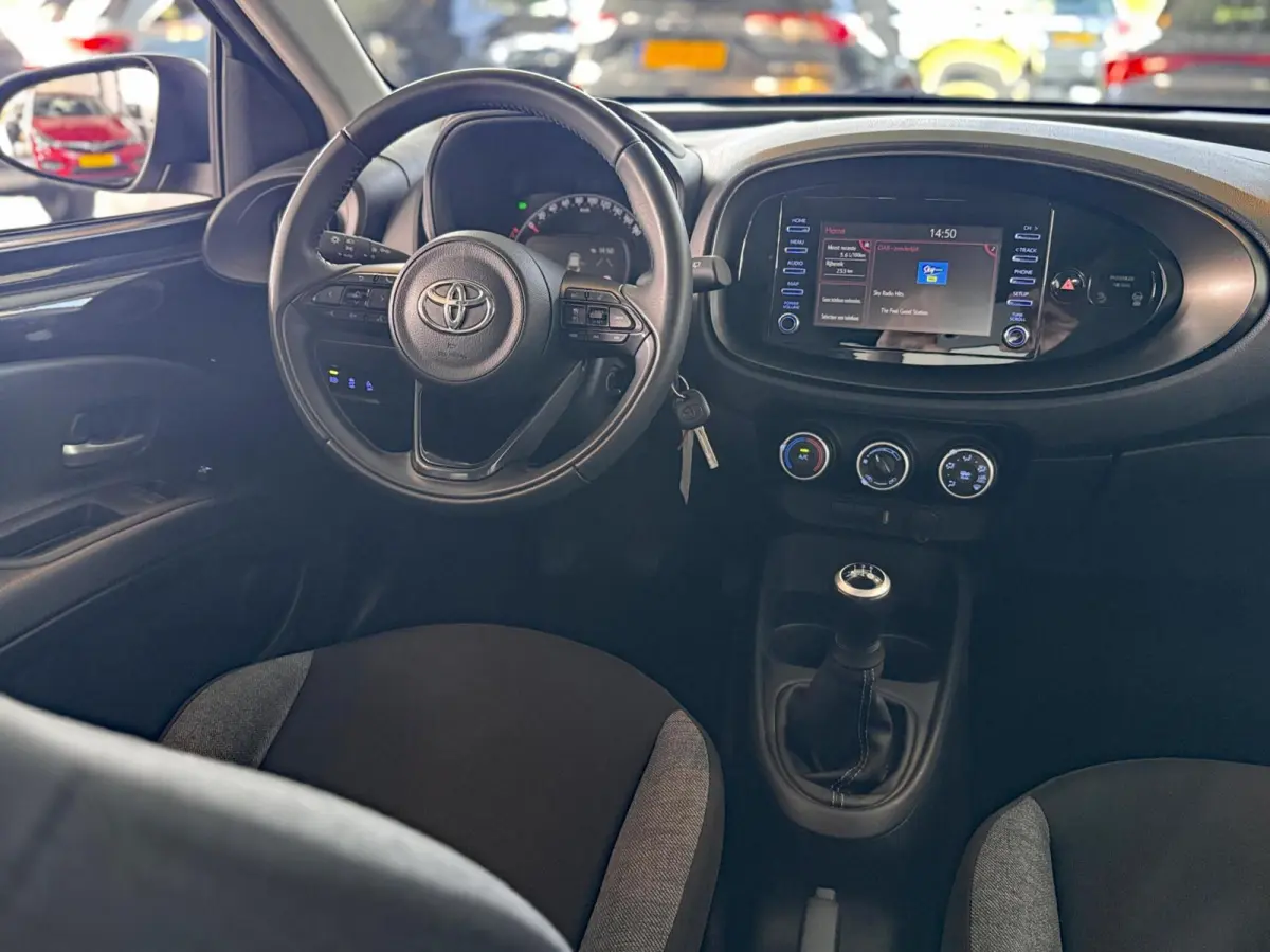 1.0 VVT-i MT Play Camera|CarPlay|Adapt.Cruise|