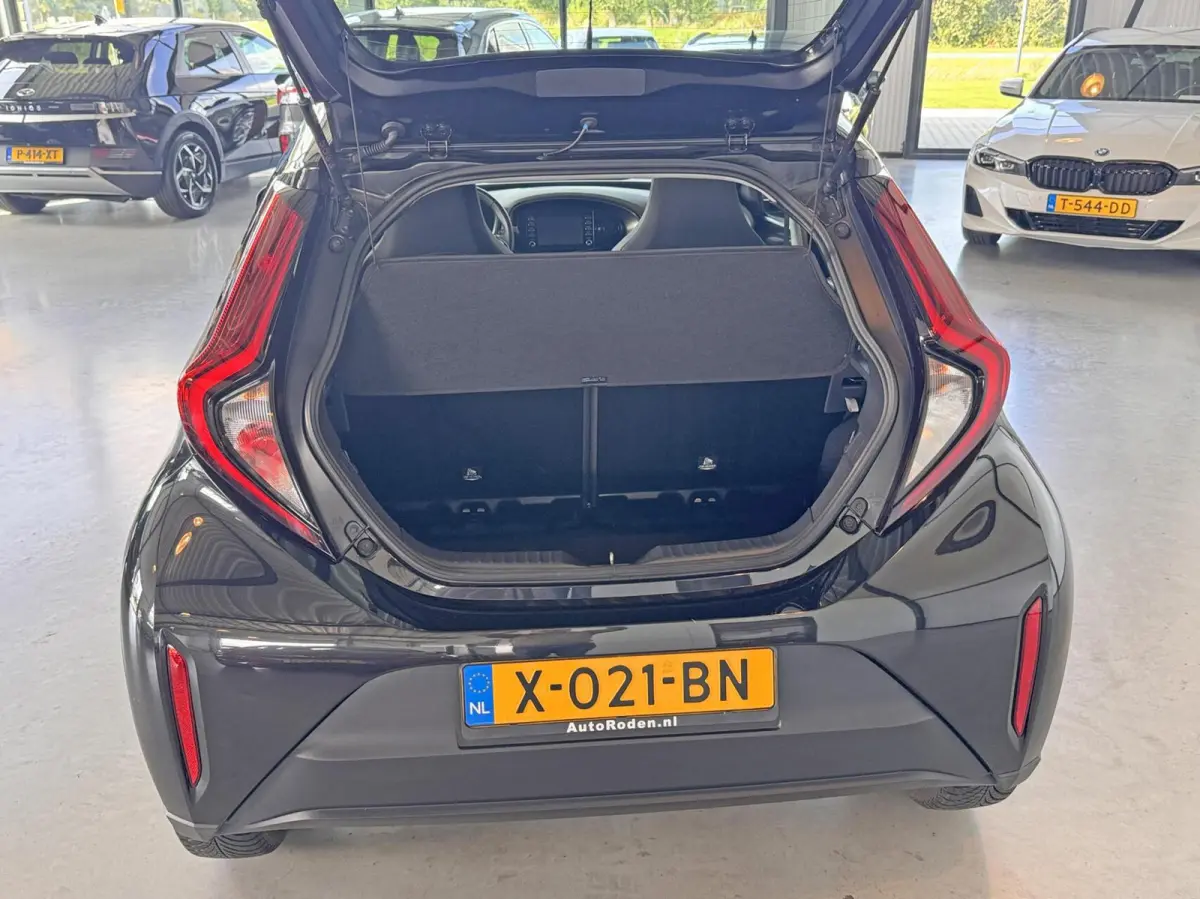 1.0 VVT-i MT Play Camera|CarPlay|Adapt.Cruise|