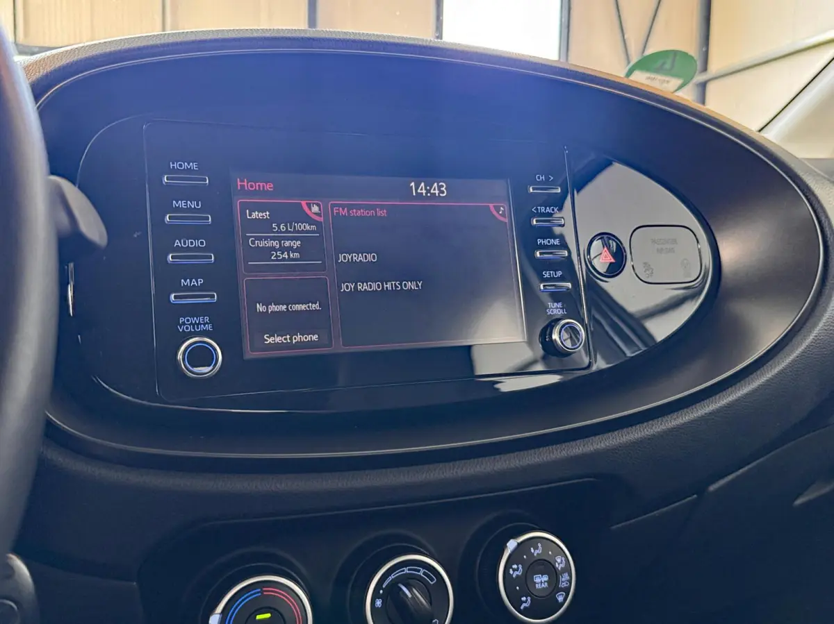 1.0 VVT-i MT Play Camera|CarPlay|Adapt.Cruise|