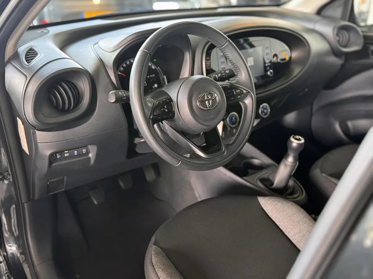 1.0 VVT-i MT Play Camera|CarPlay|Adapt.Cruise|