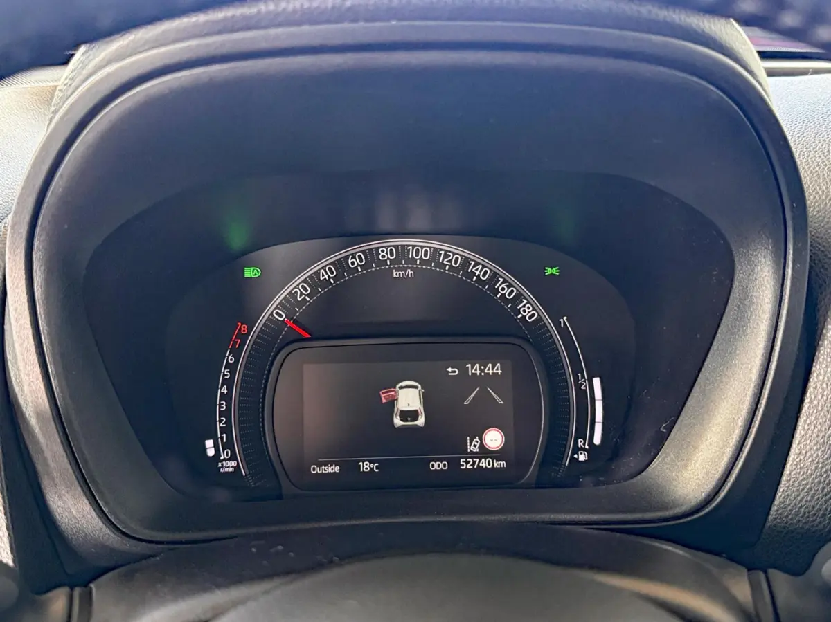 1.0 VVT-i MT Play Camera|CarPlay|Adapt.Cruise|
