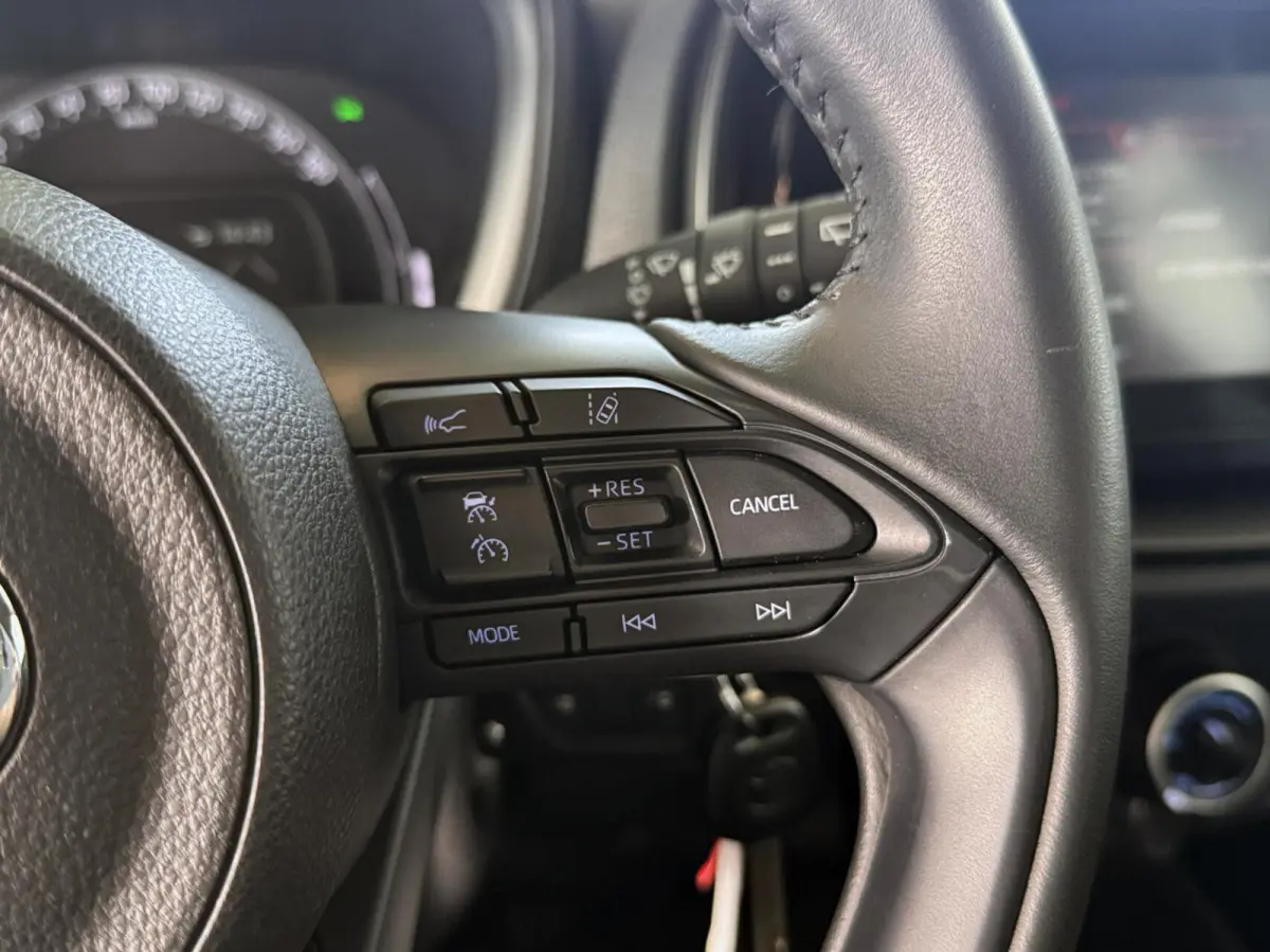 1.0 VVT-i MT Play Camera|CarPlay|Adapt.Cruise|