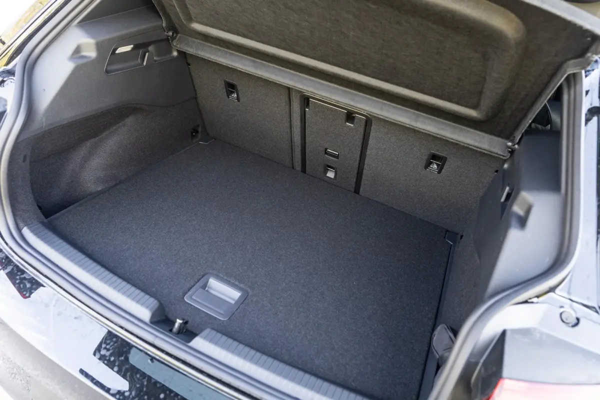 204pk Pro Limited Edition 59 kWh | Panoramadak | Stuenhaak | Interieur Pakket