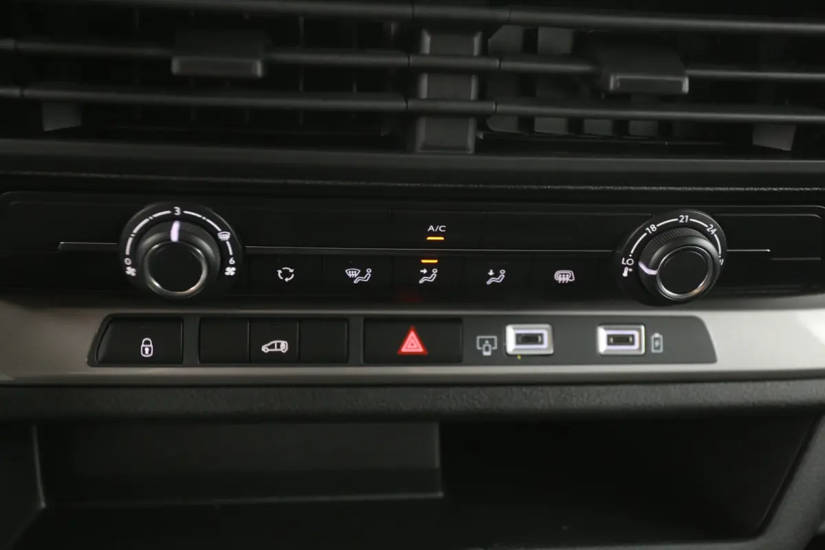 Electric 75 kWh L2H1 Range | NIEUW | Snelladen | SOH 97% | Virtual | Airco | Camera | Cruise | 3 Zits | Carplay | Parkeersens.