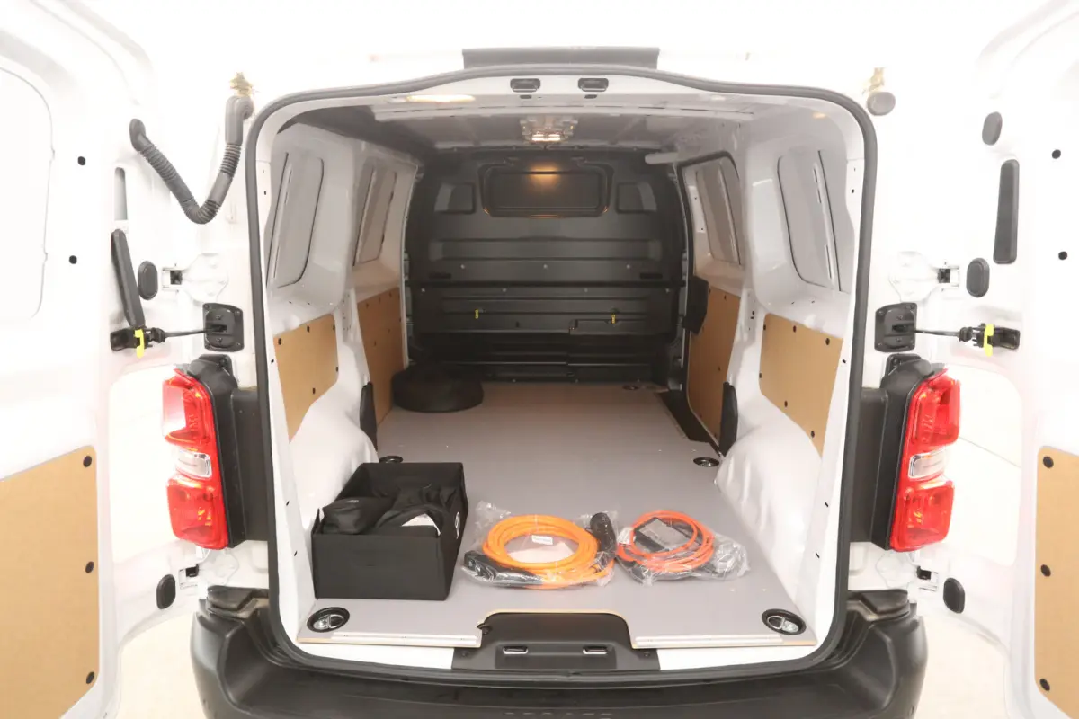 Electric 75 kWh L2H1 Range | NIEUW | Snelladen | SOH 97% | Virtual | Airco | Camera | Cruise | 3 Zits | Carplay | Parkeersens.