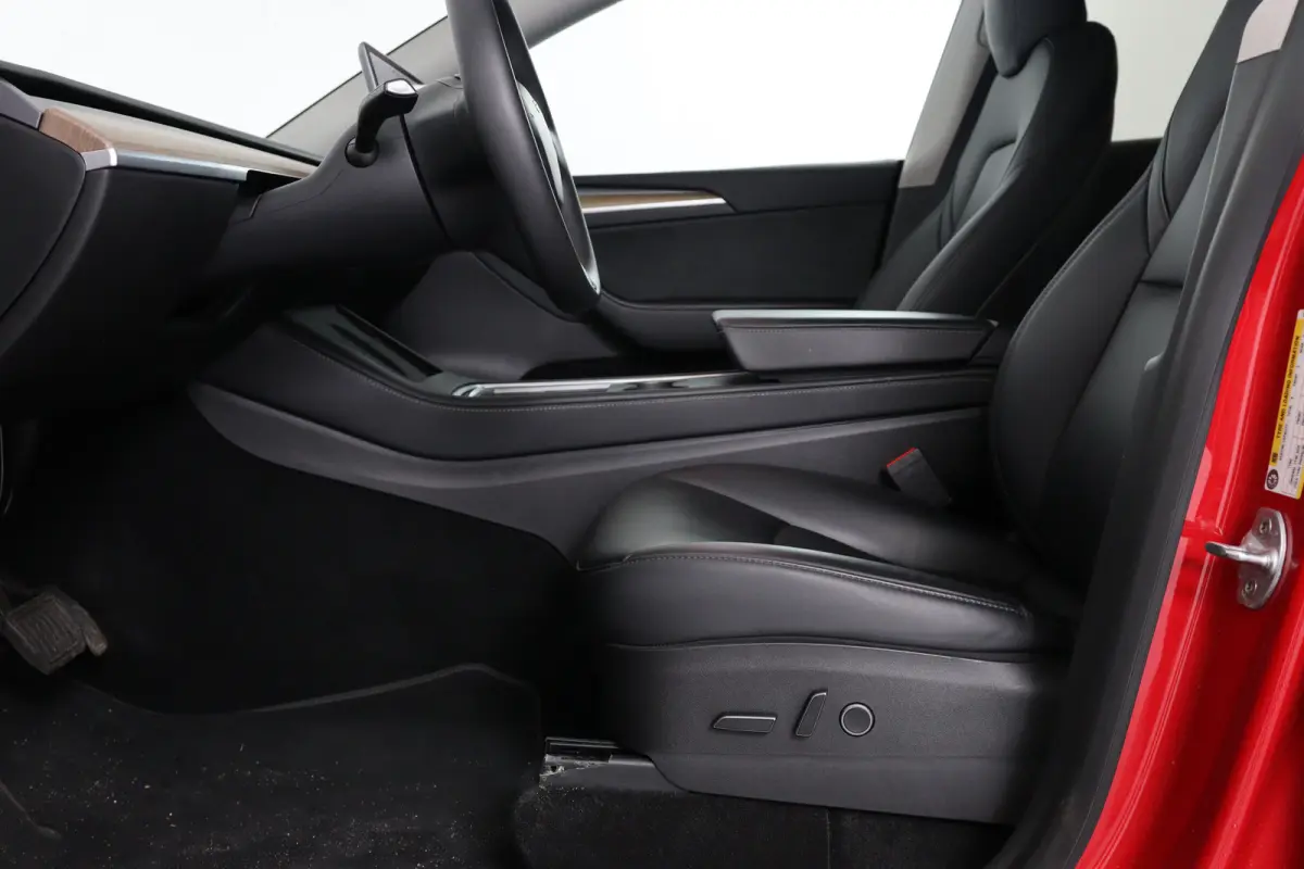 Long Range AWD 75 kWh | SOH 93% | Trekhaak | Leder | Pano | Camera | Stoel/Stuurverwarming | Cruise Adaptive | Clima | Navi | LED