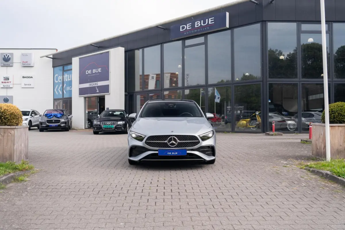 180 AMG Line|BTW|Facelift|Panoramadak|Sfeerverlichting|CarPlay|LED|Org NL NAP|1 Eig|Dealer Onderhouden