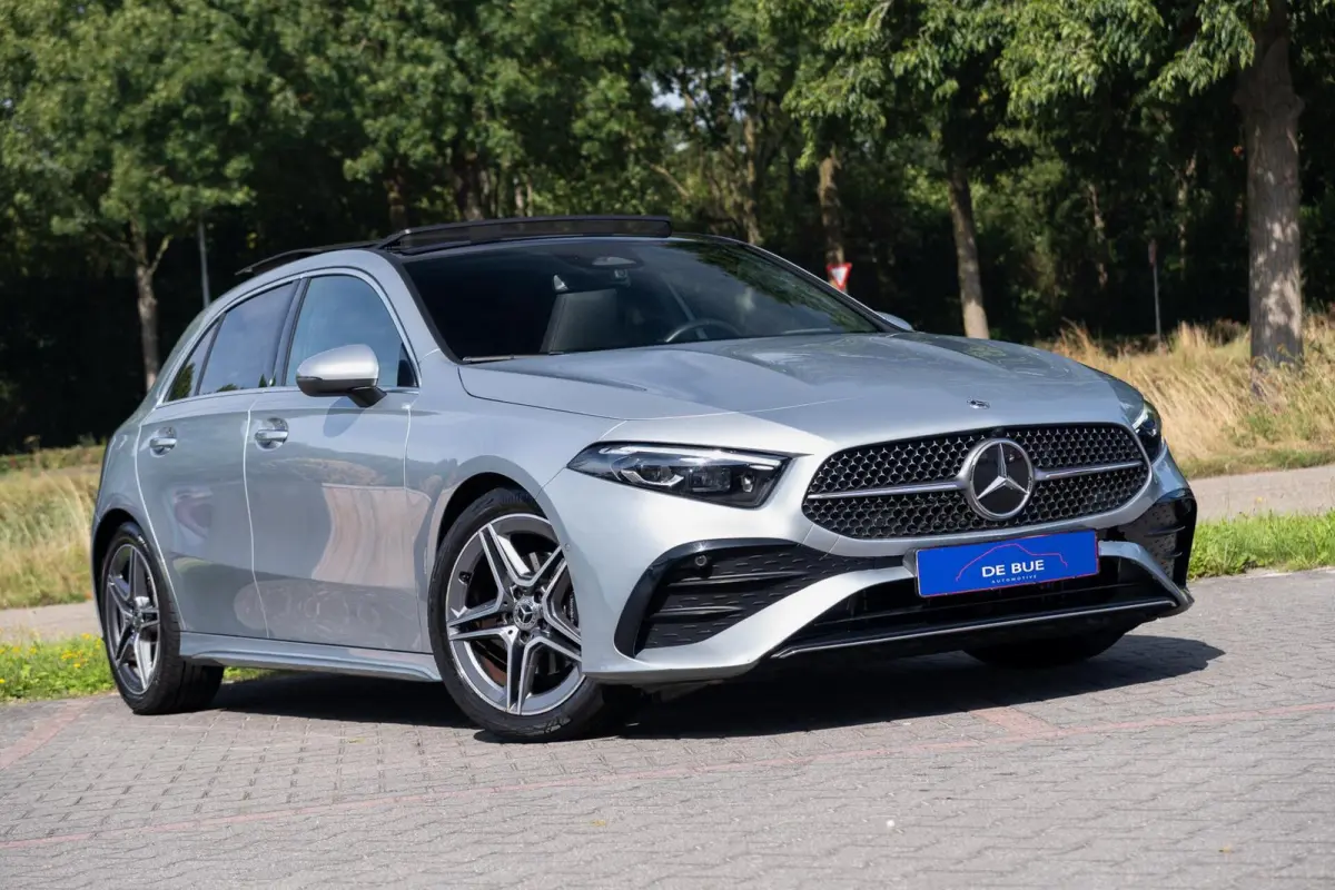 180 AMG Line|BTW|Facelift|Panoramadak|Sfeerverlichting|CarPlay|LED|Org NL NAP|1 Eig|Dealer Onderhouden