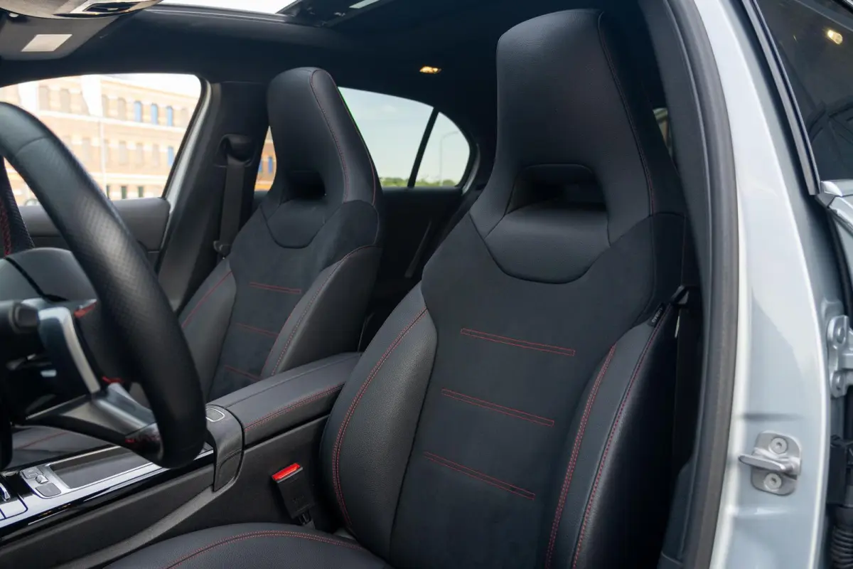 180 AMG Line|BTW|Facelift|Panoramadak|Sfeerverlichting|CarPlay|LED|Org NL NAP|1 Eig|Dealer Onderhouden