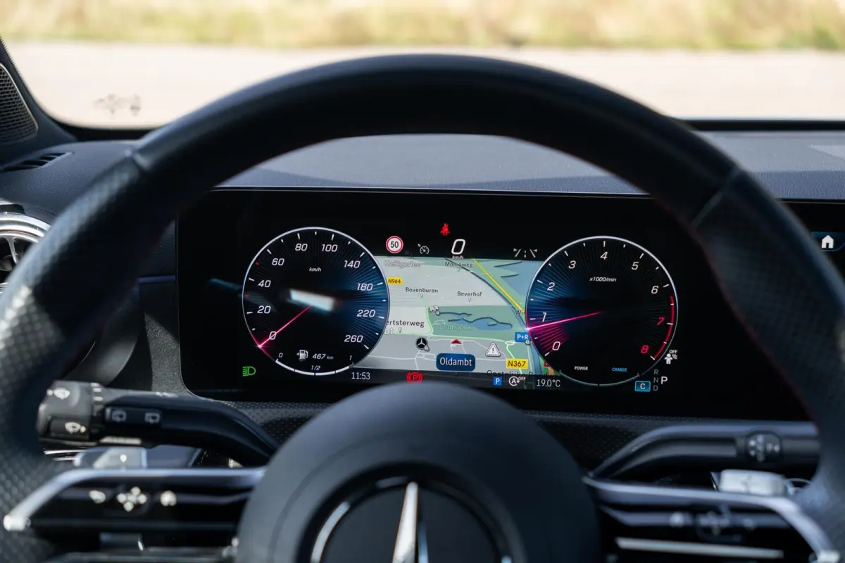 180 AMG Line|BTW|Facelift|Panoramadak|Sfeerverlichting|CarPlay|LED|Org NL NAP|1 Eig|Dealer Onderhouden