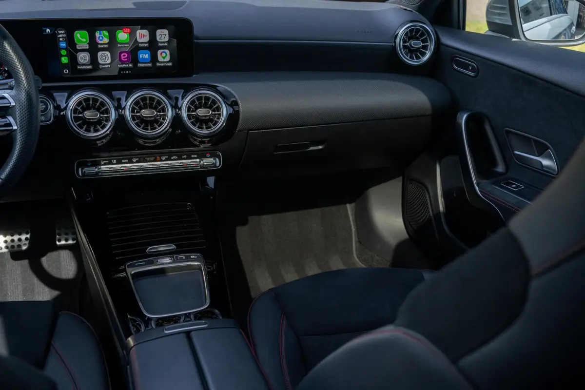 180 AMG Line|BTW|Facelift|Panoramadak|Sfeerverlichting|CarPlay|LED|Org NL NAP|1 Eig|Dealer Onderhouden