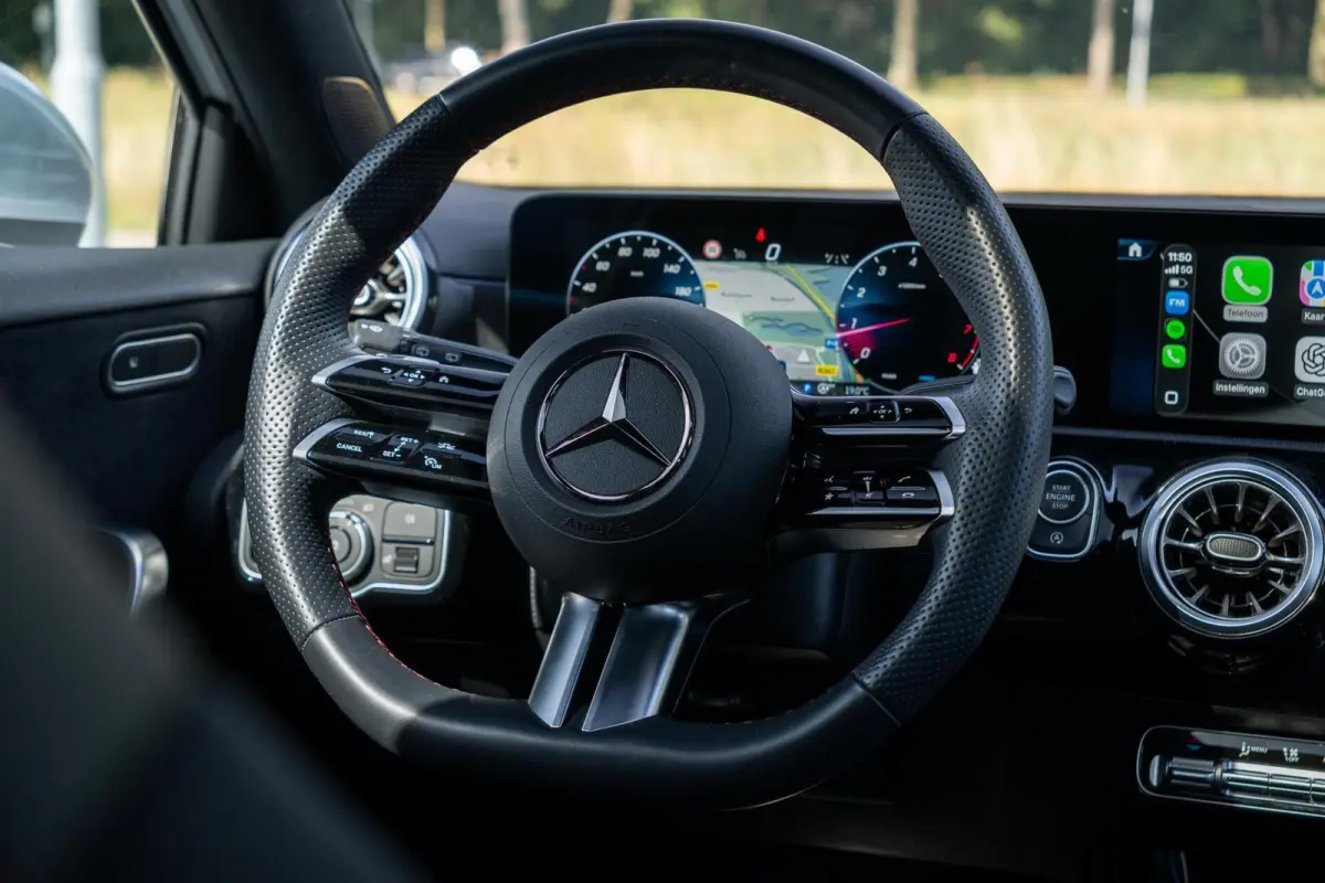 180 AMG Line|BTW|Facelift|Panoramadak|Sfeerverlichting|CarPlay|LED|Org NL NAP|1 Eig|Dealer Onderhouden
